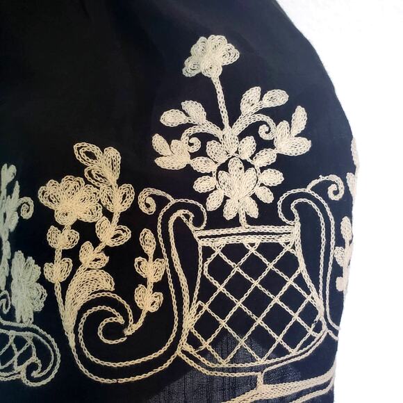 Heart Soul Baby Doll Top Black with Cream Lace Embroidered Size Small NWT - Picture 2 of 7